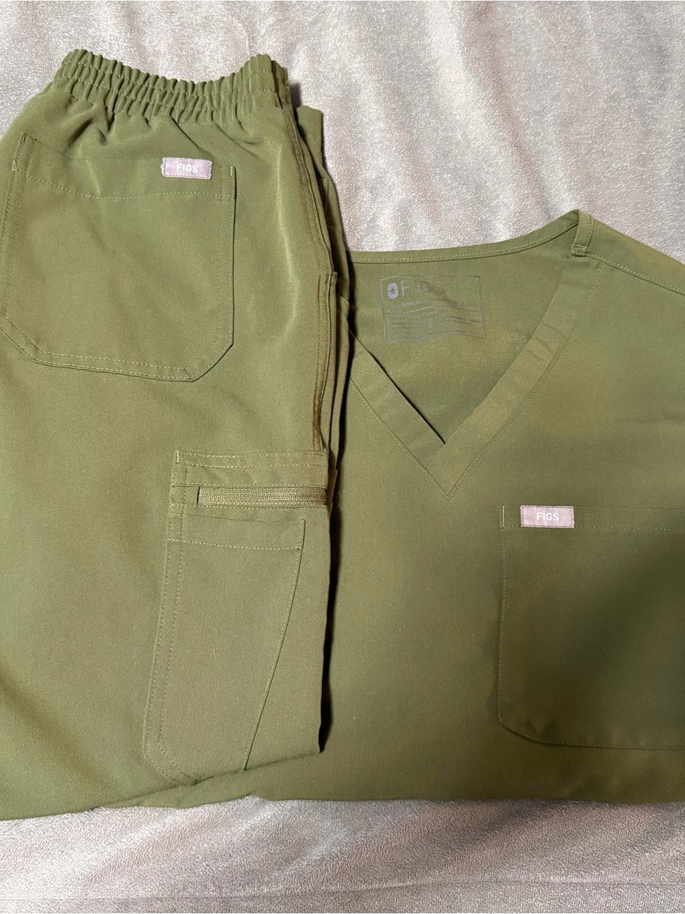 FIGS women’s Olive Green scrub set XS